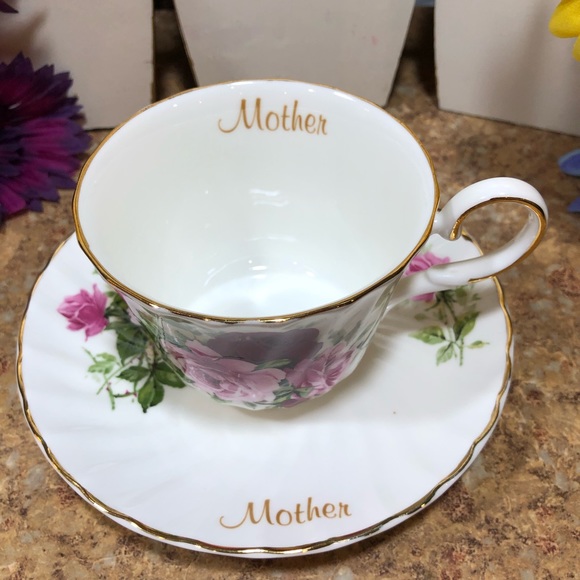 Rare Royal Patrician “Mother” Rose Tea Cup & Saucer Lined In 18 Karat Gold - Picture 2 of 10